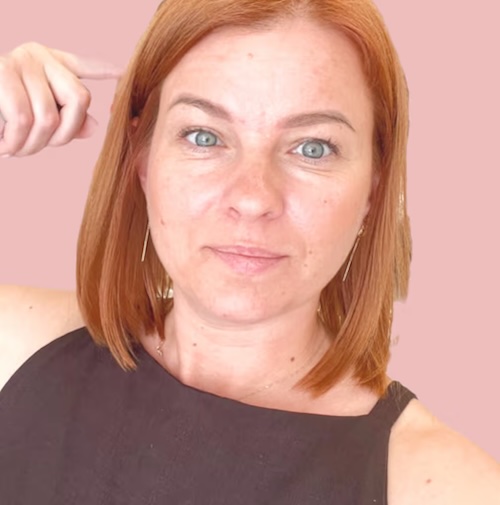 Marina - Professionel negletekniker i Odense med 13+ års erfaring inden for manicure og pedicure